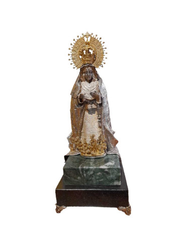 Imagen de la Virgen de la Esperanza Macarena realizada en plata