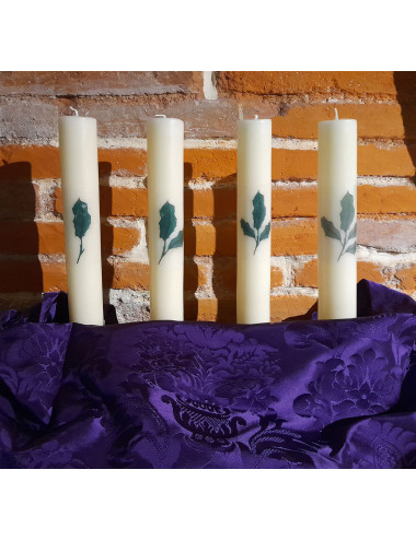 Corona de Adviento con decoración de hojas