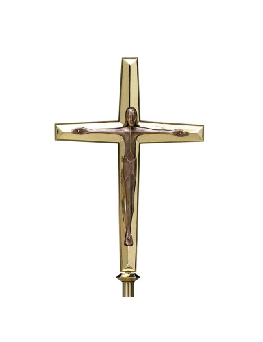 Processional cross made in brass with corpus