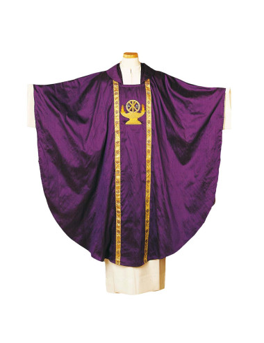 Gothic style chasuble with central motif