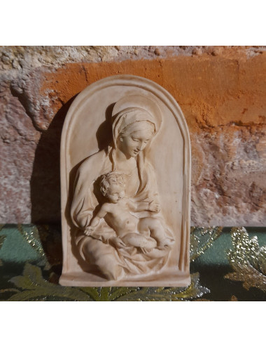 Relieve de Virgen con Niño