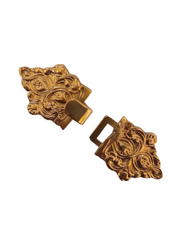Clasp made in natural color brass with floral motifs